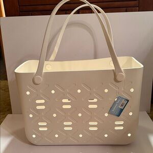 White Geometric Cutout Tote Bag — Everyday Carry